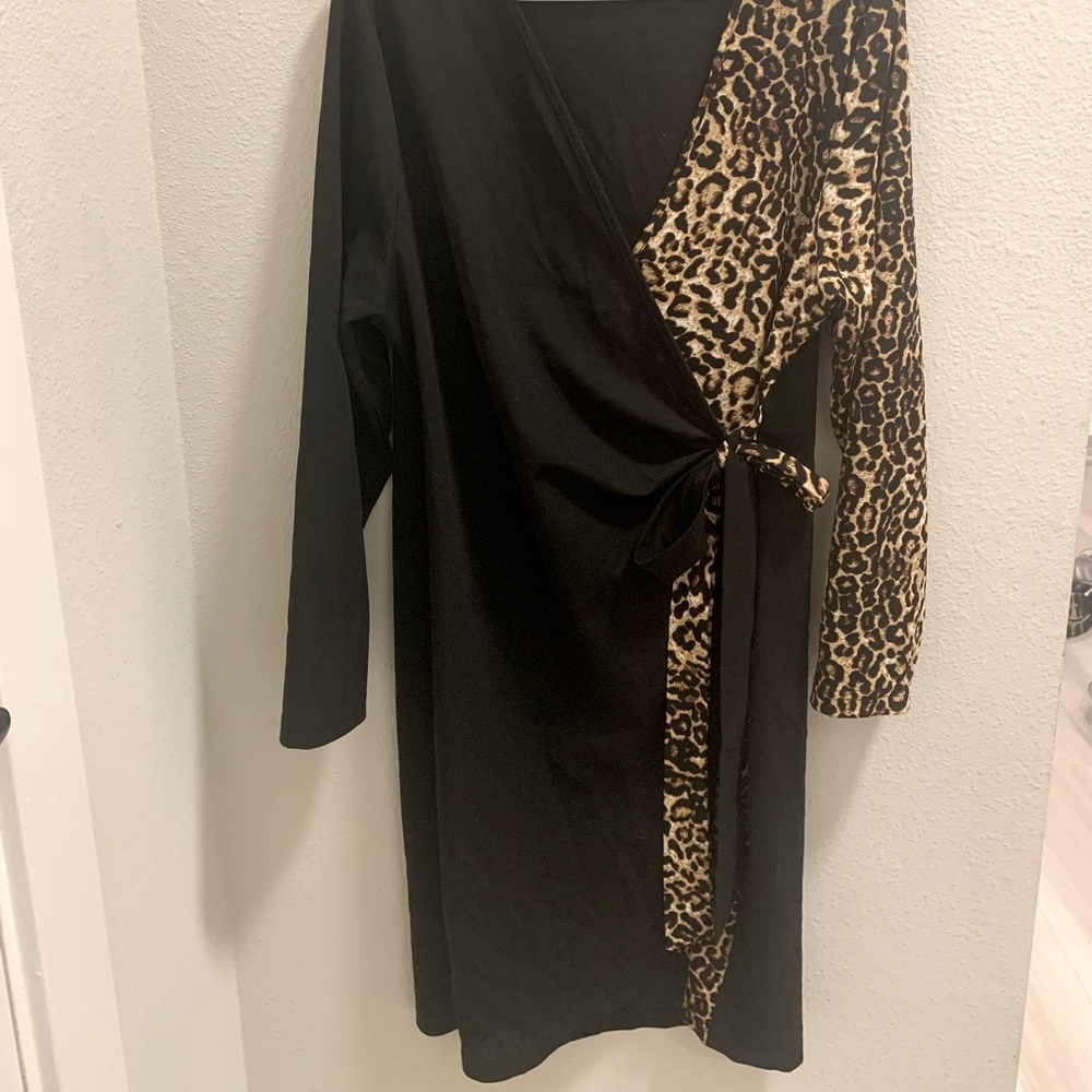 NEVER WORN half black half cheetah print dress! Great for date night!